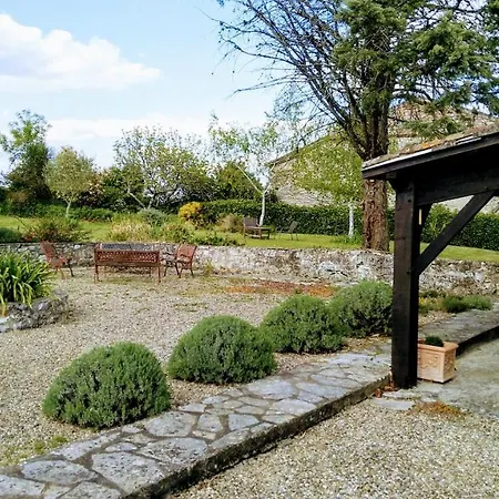 Maison á Votre Santé, In De Bordeaux-wijnstreek Couette-café Savignac-de-Duras