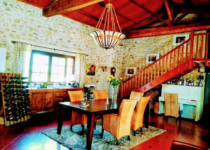 Luxe Maison A Votre Sante, In Bordeaux Wine Region Bed & Breakfast